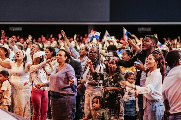 Maximisez l'Impact de Votre Expo : Techniques Clés pour une Exposition Photo de Voyage Captivante